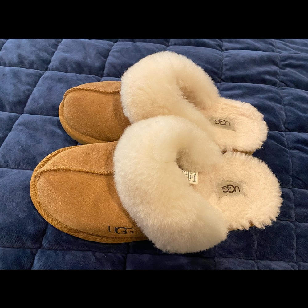 Girls Ugg slippers. Worn 2 times inside house. No box. Size 4.